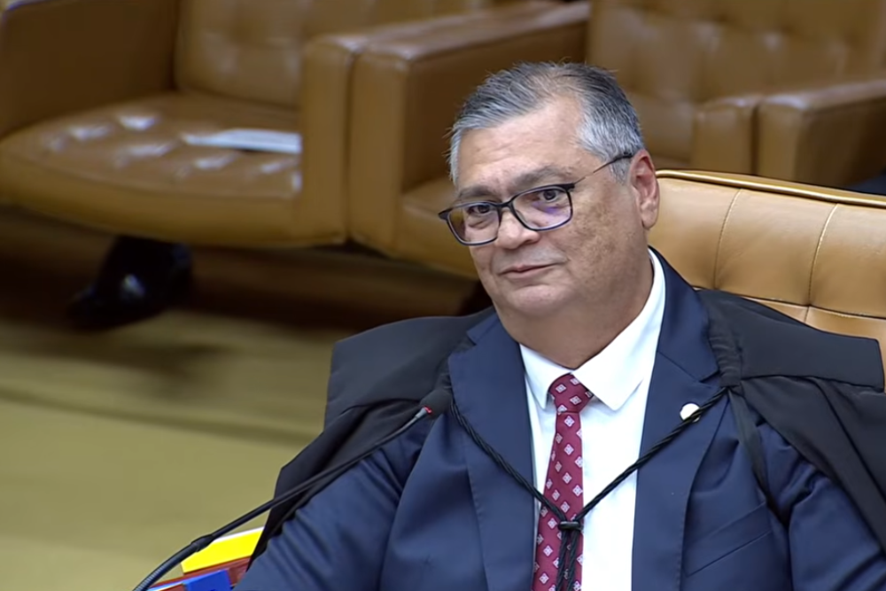 Teto remuneratório em debate no STF: liminares mantidas e julgamento suspenso até 25/03